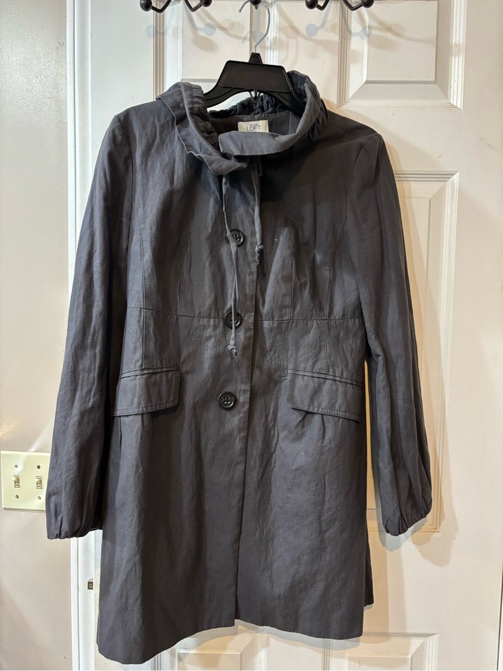 LOFT Women's Gray  Button Front Coat RUFFLE Collar EUC